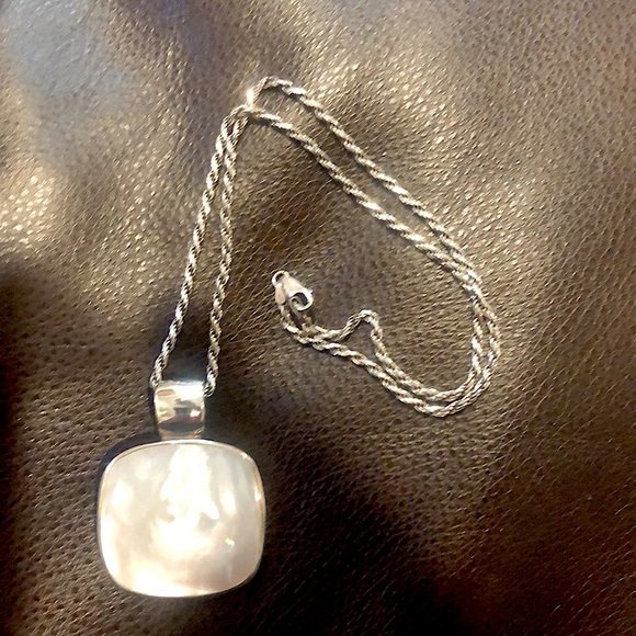 STERLING SILVER MOTHER OF PEARL Cabochon Pendant and Twisted Rope Necklace - Picture 12 of 12
